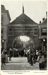 221876 Afbeelding van de straatversiering, in de vorm van een poort, in de Willemstraat te Utrecht, onderdeel van de ...
